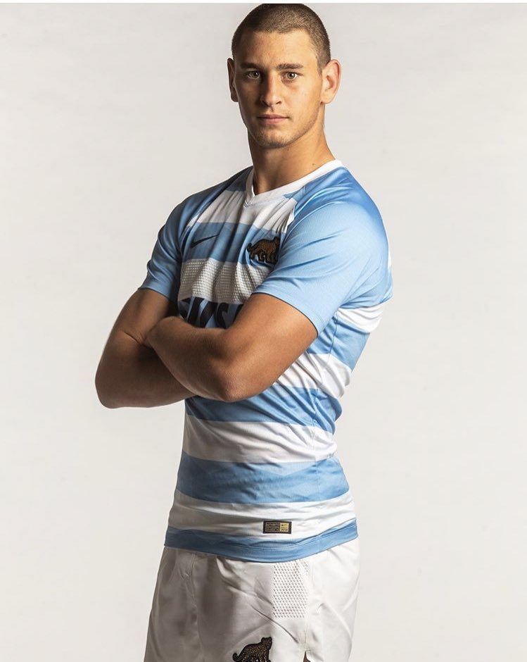 maristarugby's tweet photo. Retrato de Juan Martín Gonzalez quien junto con @lospumitasarg participará del Mundial #WorldRugbyU20s 🇦🇷 que se llevara a cabo en nuestro país entre el 4 y 22 de Junio ¡Vamos! #OrgulloMarista https://t.co/q2fejXmXXQ