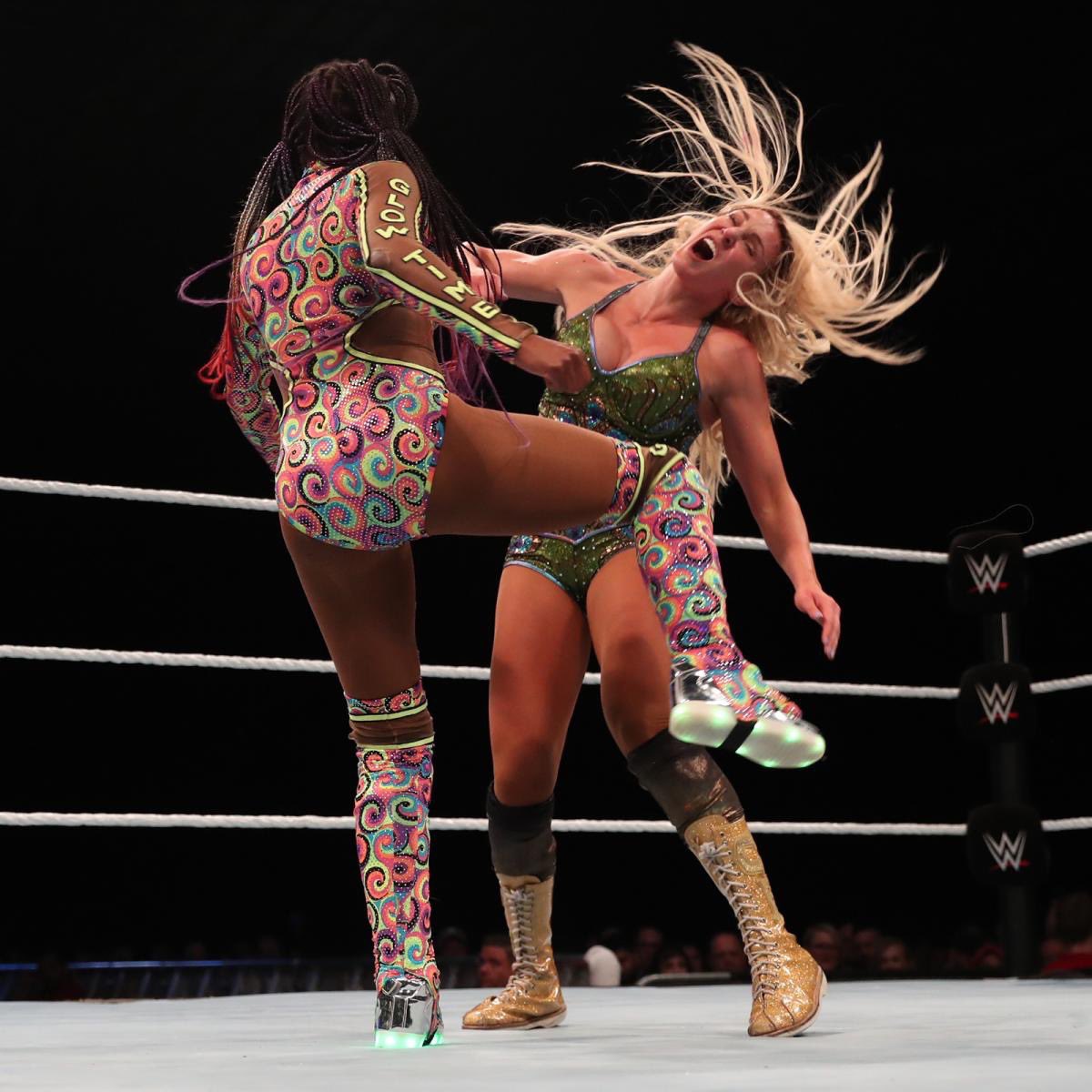 MsCharlotteWWE's tweet photo. Thank you 🇮🇪 🇫🇮 🇸🇪 🇳🇴 🇬🇧! Sharing the ring with one 😉 of the most athletic women on the roster was amazing! @NaomiWWE 👸🏼 💚 https://t.co/vNqdKUK9m8