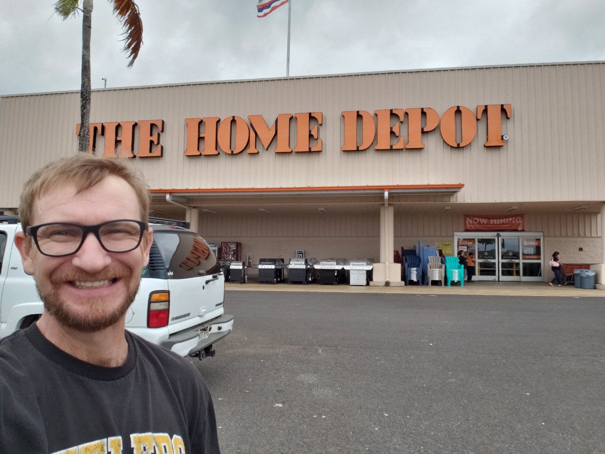 kennycurrent's tweet photo. I couldn't resist stopping by to meet SM Keoki while I'm here on Kauai. #livetheorangelife https://t.co/Xw92cfuap9