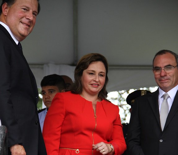Al conocerse cómo armaron el "caso chimbo" contra el ex presidente Martinelli, era de esperarse, que comenzarán a entregar renuncias. Pero Isolda, la procuradora perseguidora y su combo, están como si nada; incluso armó su grupo de voceros, que piden dejarla terminar su periodo.