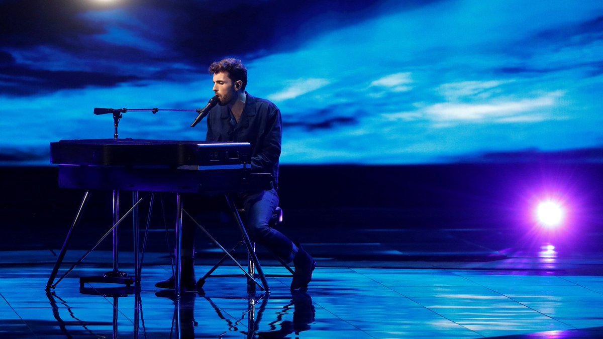 eurovision_tve's tweet photo. ¡Es la gran favorita para hacerse con el micro de cristal! ¿Cumplirá Países Bajos con las expectativas? De momento aquí tenemos un minuto de cómo será su actuación en #JuryRehearsal 👉 https://t.co/I05ZDS1Kvb #EuroEnsayos15M https://t.co/AAallJWzbW