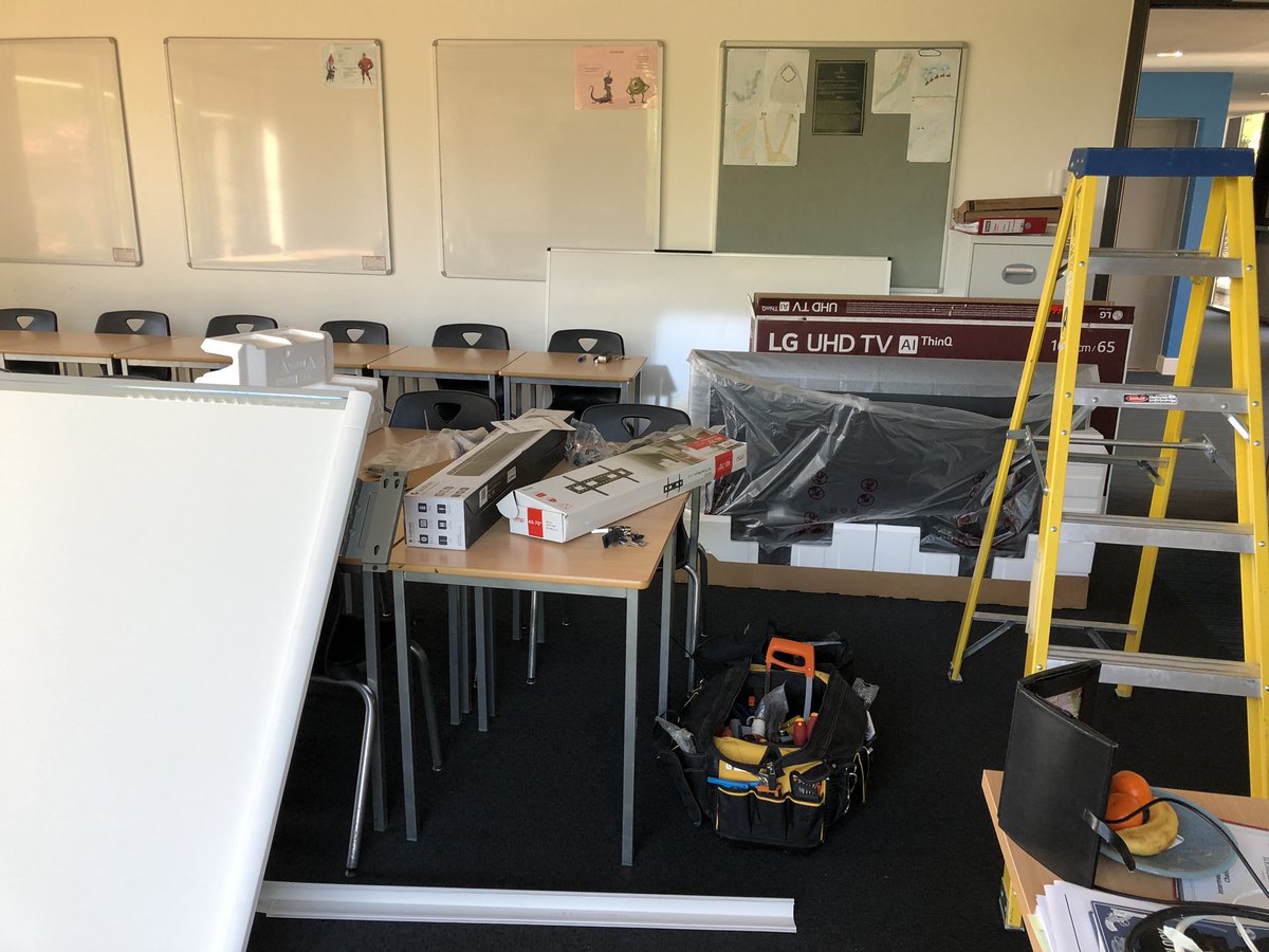 ReptonMaths's tweet photo. Maths room upgrade. Goodbye Smartboard hello 4K television and Microsoft Surface https://t.co/g7Jg1KC4VR