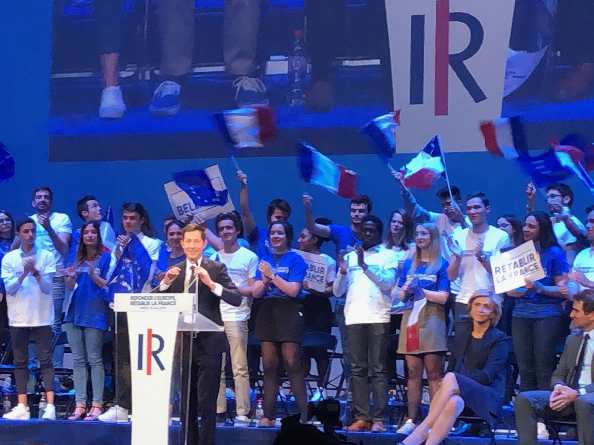 fxbellamy's tweet photo. Nous avons le devoir de relever la tête : non pour notre famille politique mais pour la France ! #LRParis https://t.co/eg0E12ib4L