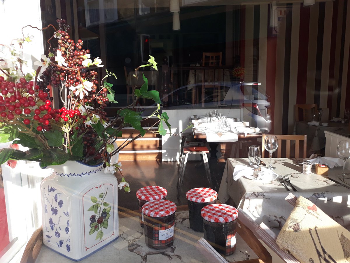 Come and enjoy Keats Kitchen specialities this Friday &amp; Saturday and bank holiday weekend. Please visit our website for opening times and menus keatscottage.co.uk/holiday-menu 😊 #visitshanklin #visitisleofwight #localproduce #homemade