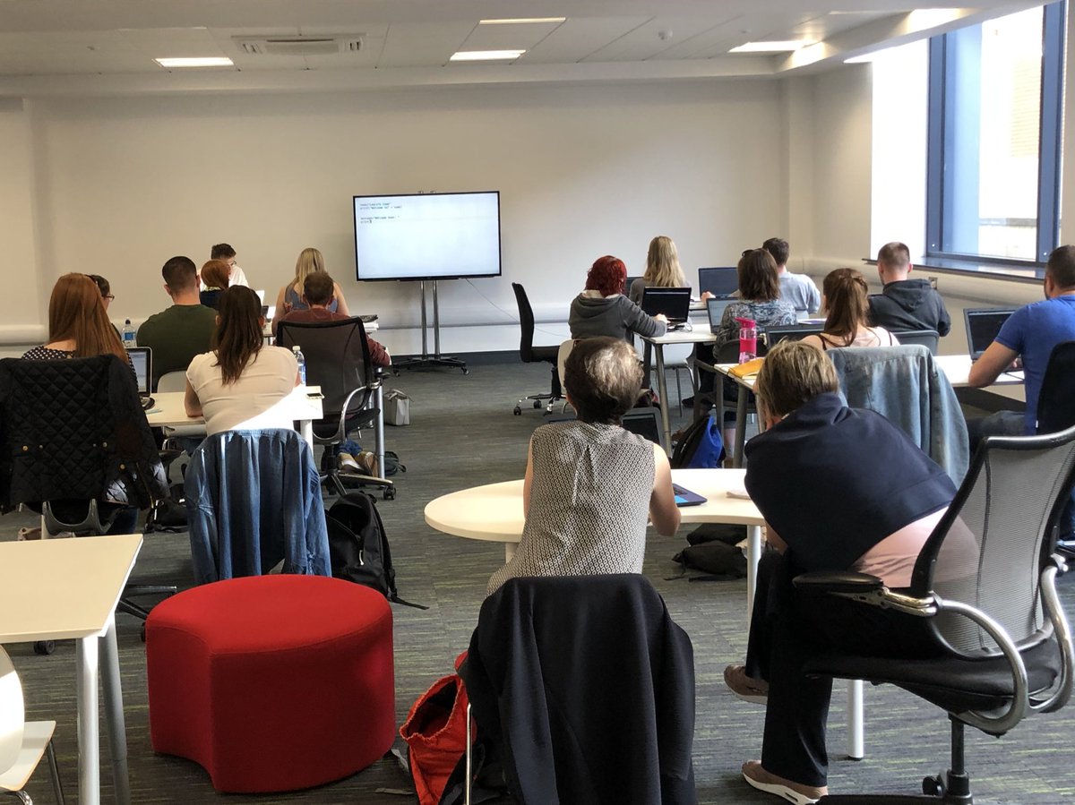 LearnTo_Belfast's tweet image. Great first night at #LearnToCode amazing to see so many enthusiastic people starting their coding journey #LearnTo #Belfast #Code