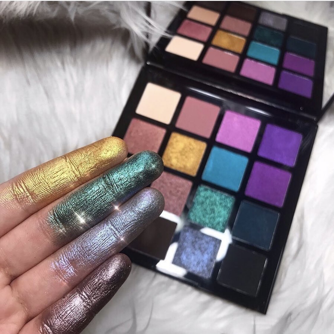 I’m back!These  @lagirlusa haute heat palettes are STUNNING. And even better they’re only $18.Have you EVER seen pigment like this available in the drugstore because I’m floored