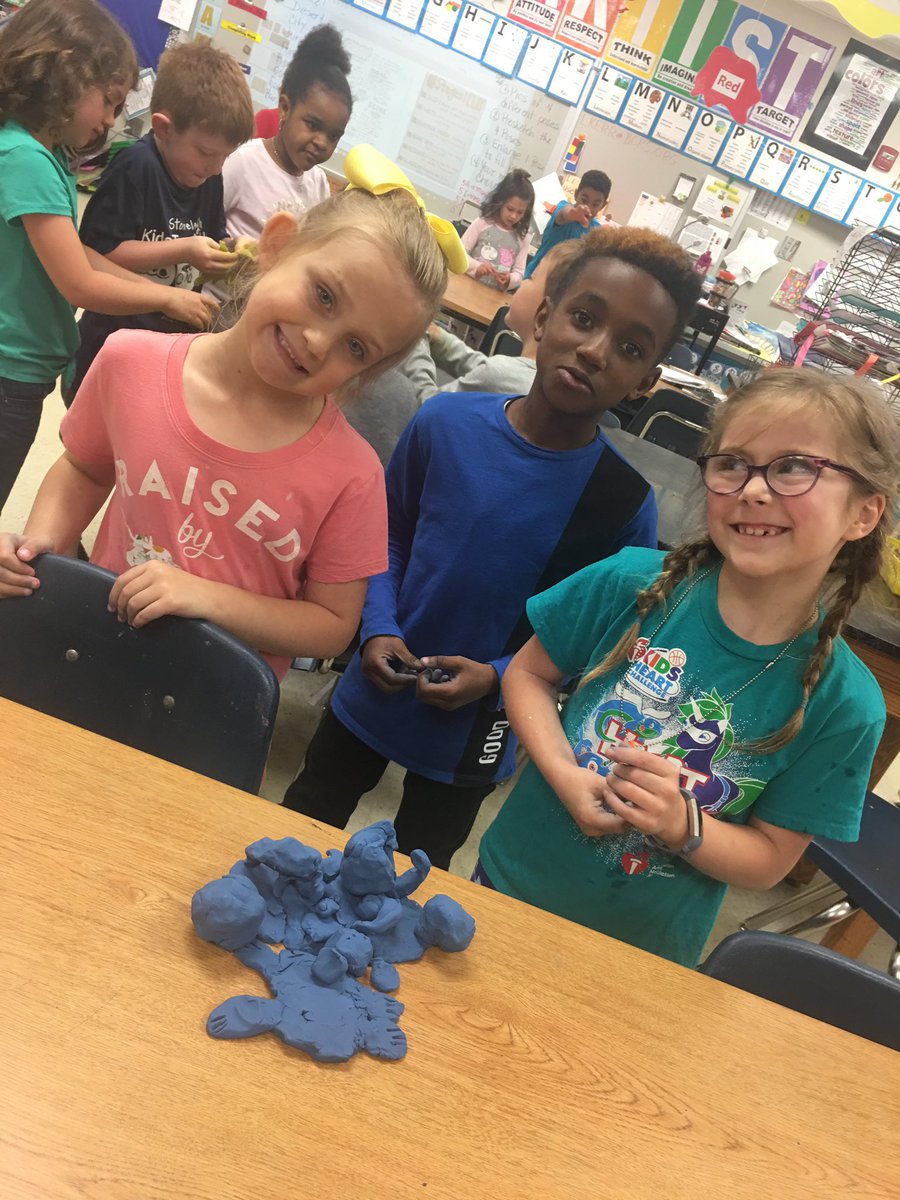 1st graders are practicing their clay building and cooperation skills by creating(modeling) clay environments. 🎨