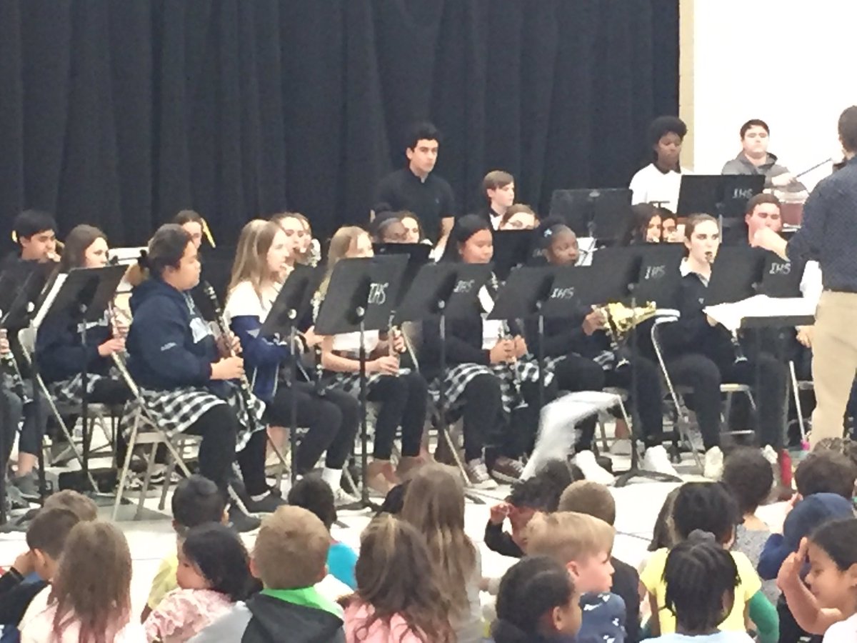 MartinezVenez's tweet image. Thank you @CorpusOCSB for welcoming us today!!! @ImmaculataOCSB @BandCremona #whymac #ocsbBeCommunity #ocsbArts @ExperiencesCAN