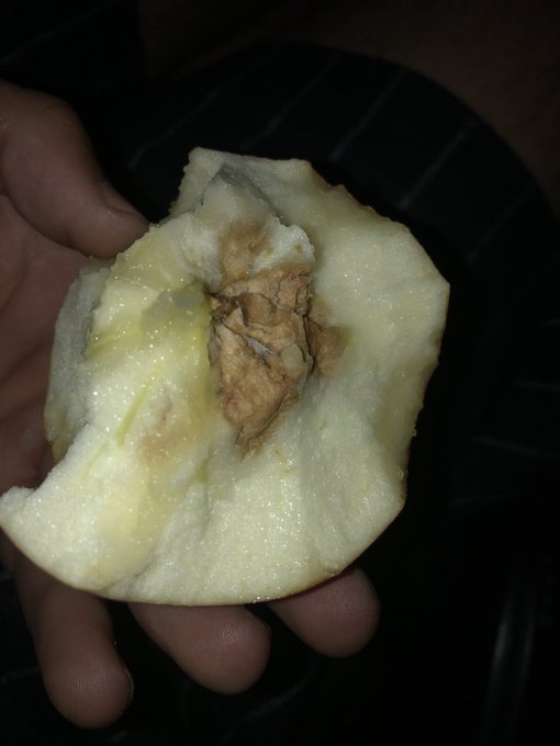 I&rsquo;m eating an apple reading tweets when starting to feel a bitter taste in my mouth, now I don&rsquo;t even<a href="/tag/moon"class="tags"><span>#moon</span></a><a href="/tag/newmoon"class="tags"><span>#newmoon</span></a>