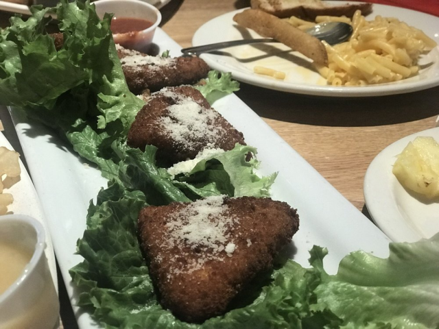 TheAssemblyIL's tweet photo. Our mozzarella triangles are sure to be your new flavor-ite. https://t.co/BZAsJgUvuW