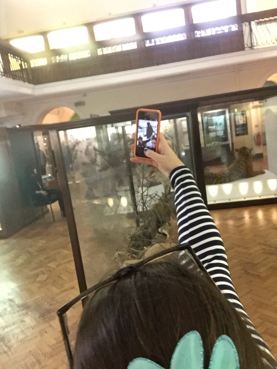 LouBell's tweet photo. Another #MusMem is still one of my favourite selfieceptions... ❤️ https://t.co/nUQVvZFZT2