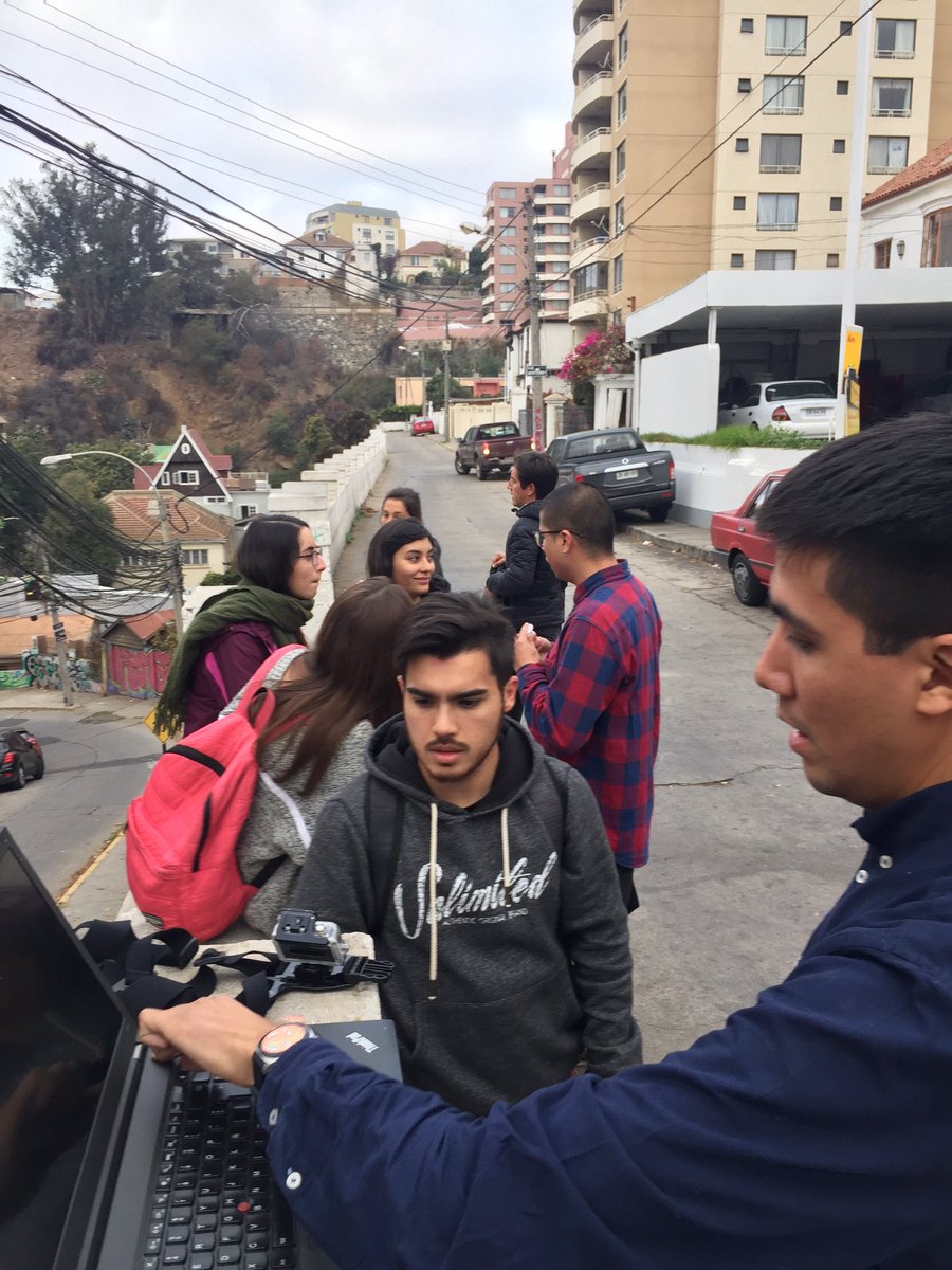 Grupo de trabajo para el reconocimiento de vías de evacuación por tsunami en Viña del Mar. Participación de estudiantes de la <a href="/usantamaria/">USM</a>, liderados por el académico de la <a href="/usantamaria/">USM</a> e investigador <a href="/CIGIDEN/">CIGIDEN</a>, <a href="/jorgeleonc/">Jorge Leon</a>.