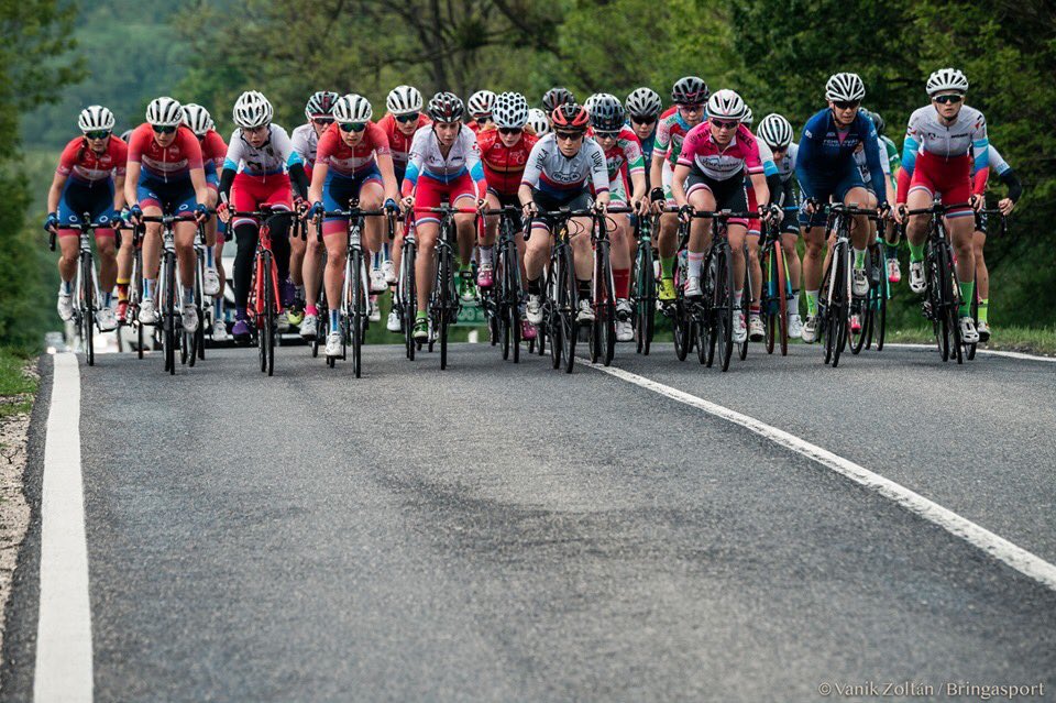 VeronikaJandov2's tweet photo. Throwback to the Sunday race in Hungary🇭🇺- 13th place.
#ucirace #roadcycling #V4ladiesseriespannonhalma #cycling #wheeldivasteam #womencycling #uciwomencycling #wmncycling #stevensbikes #catlikehelmets #alé #uci_road #UCIWWT #czechrepublic @wheeldivas
📸 @vanikzoltan https://t.co/MF4Zanp8hJ