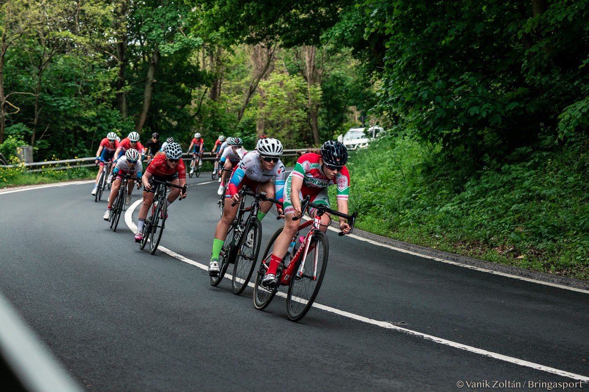 VeronikaJandov2's tweet photo. Throwback to the Sunday race in Hungary🇭🇺- 13th place.
#ucirace #roadcycling #V4ladiesseriespannonhalma #cycling #wheeldivasteam #womencycling #uciwomencycling #wmncycling #stevensbikes #catlikehelmets #alé #uci_road #UCIWWT #czechrepublic @wheeldivas
📸 @vanikzoltan https://t.co/MF4Zanp8hJ