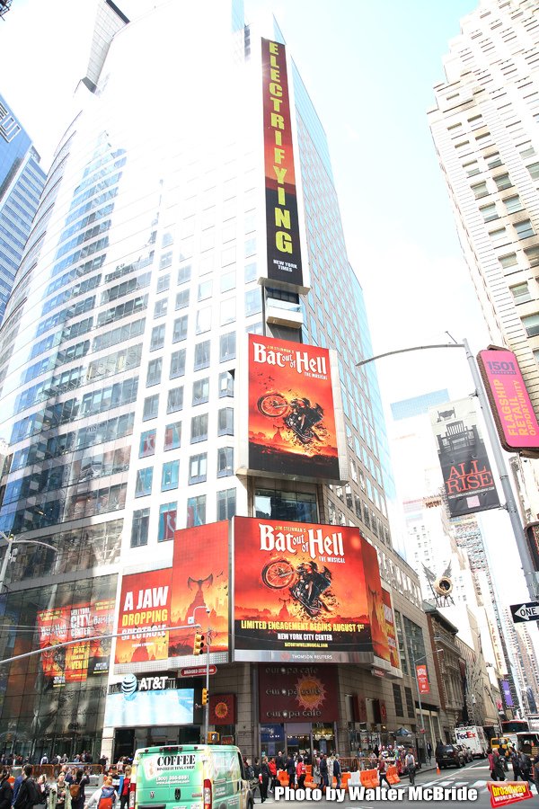 BATtheMusicalNY's tweet photo. 🦇🦇🦇 This #BATtheMusical bus came rolling through Times Square like a bat out of hell! 🦇🦇🦇

Can you tell we're excited to be coming to @NYCityCenter starting August 1?! https://t.co/uliJd2v0pb