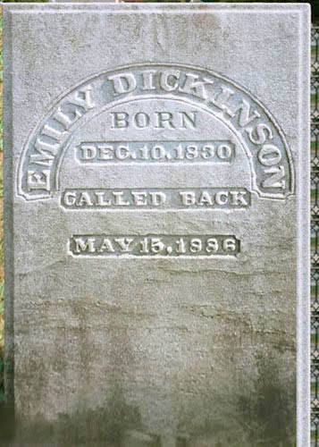 EmilySecretLife's tweet image. VERY RARE PHOTO:  Member of our FB forum, Jeff Green, snapped this photo of Emily Dickinson's headstone without the iron fence around it - something only seen during renovations to the cemetery.