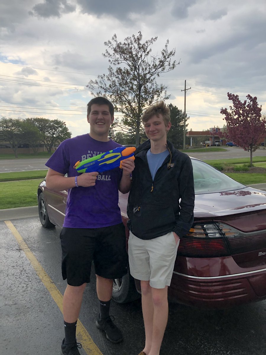LcnWars's tweet photo. @bthayer32 (H2Woah)eliminates @Charlie2Barrett (DNR) then @Christian5363 trades with thayer... 2-2! https://t.co/lyA5G1zVKZ