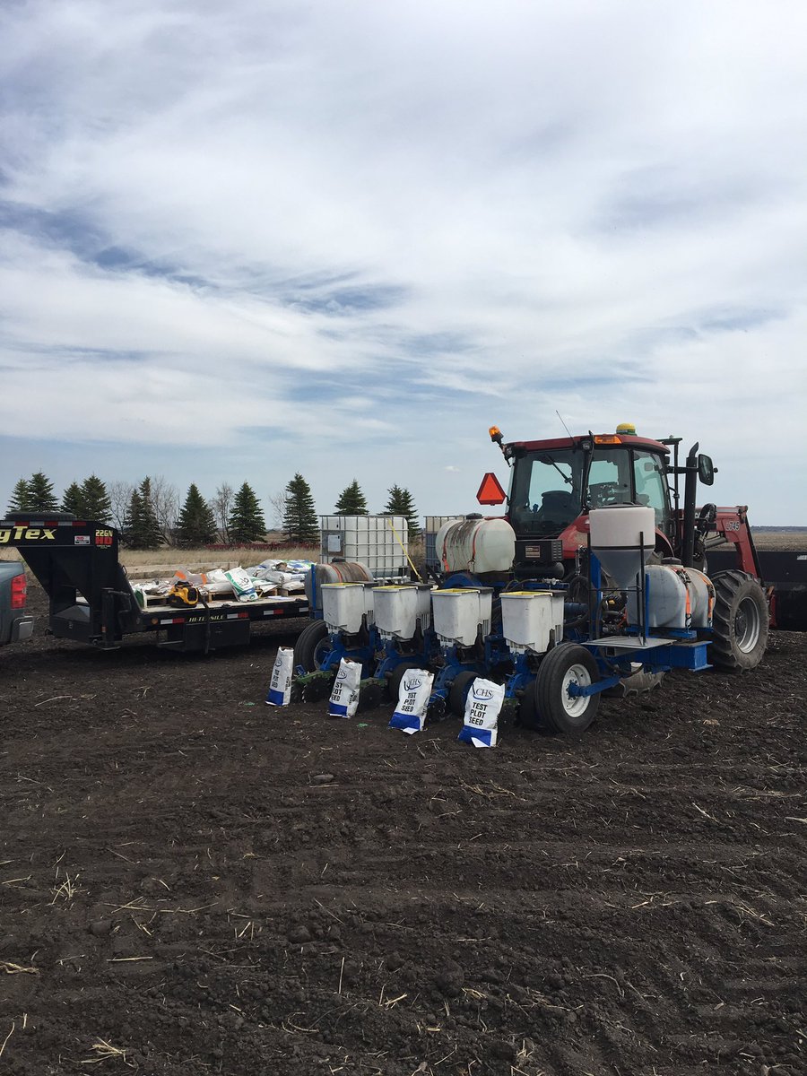 letsgofarmin's tweet photo. @CHSAgronomy hoping to be added into the #plant19 twitter moments.
Rained out at the moment but more #AllegiantSeed plots to go in.
#letsgofarmin https://t.co/P2DdOwYvck