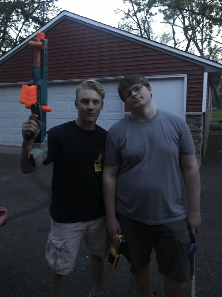 SmokinDarts2019's tweet photo. Kyle killed David @ 9:00 sharp @Assassins20191 https://t.co/n7bzvskswj