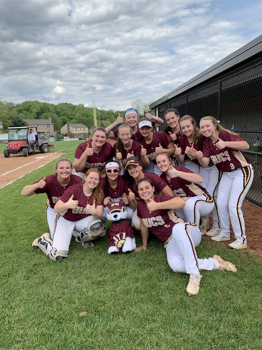 All of my friends beside me after the first big playoff win! Back to work tomorrow🐺🥎💥