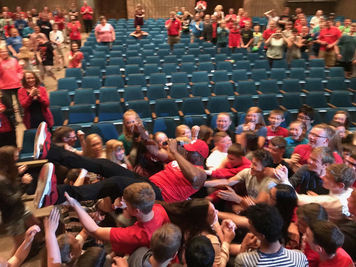 Trust and follow through ⁦<a href="/DeMoineAdams/">DeMoine Adams</a>⁩. Presented in August told kids he’d show up in May. Last day of school today with another great message on integrity and ....great fun with kids.  Thanks DeMoine. Thanks AMS students and staff on another great year. #aurorahuskies