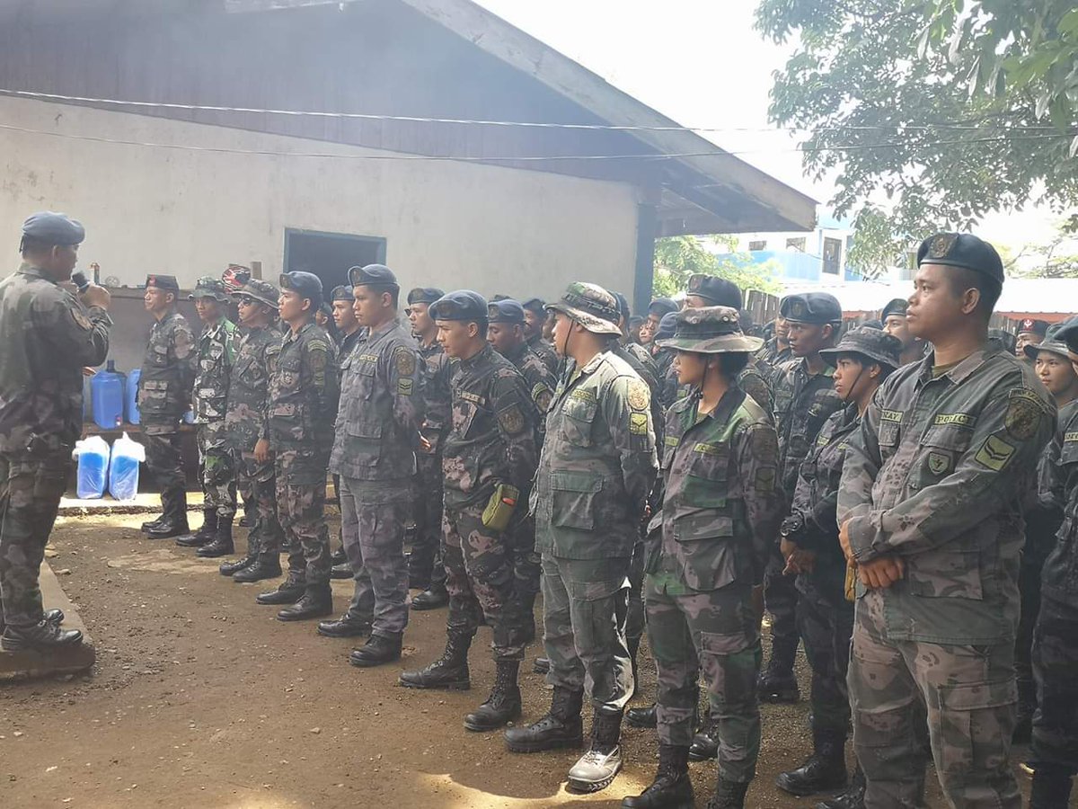 PNP1stKPmfc's tweet photo. Consolidation of 1st Kalinga PMFC personnel...a way of PLT COL JOSEPH ADORNADO B SANTOS, Force Commander for thanking the troops for their selfless service during the National and Local Election 2019 duty.
#SAFE2019 https://t.co/SPn8KRJ85J