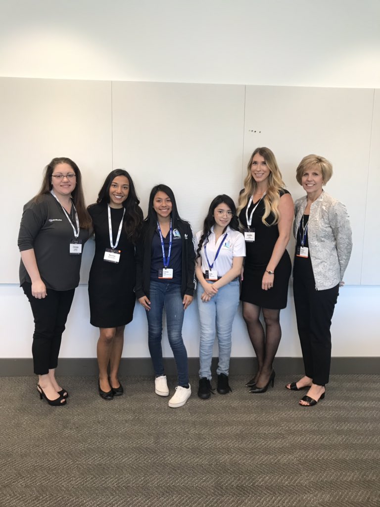NormaBenavides's tweet photo. An event where both men and women came together to discuss the importance of diversity and inclusion in the work place. Thank you @Automotive_News and all companies at the event who support Women in Leadership. I am grateful to be a part of @Group1Auto #anleadingwomen #GP1 https://t.co/cKHUh6uTAk