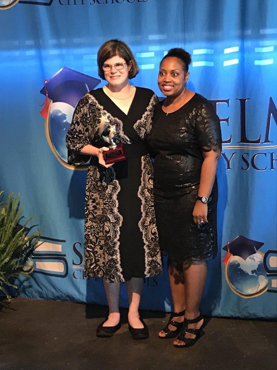 SelmaRocks027's tweet photo. @MviewLions I am so honored and humbled to be the school nominee, and co-recipient of this year’s first ever Parent/Guardian of the Year at the 2019 AIME Awards! Pictured is me with Principal Pam Rackley, and me with @DrAvisW HOORAY for #TeamSelma https://t.co/jkT3xXXgBu