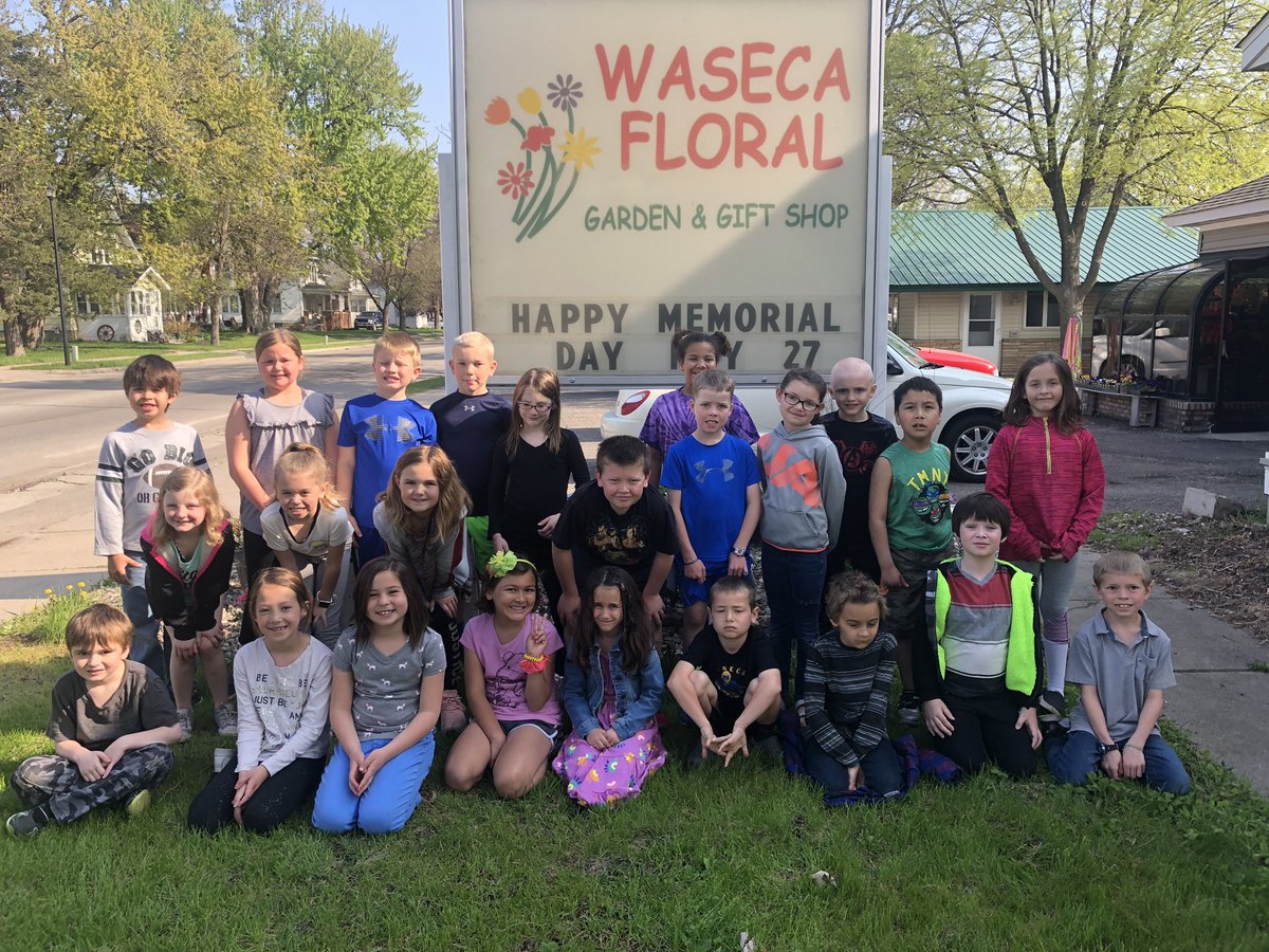 MsPeterson118's tweet photo. Field trip to Waseca Floral today was so fun! We ❤️ learning about plants! Thank you for the plant we got to take home! Also what a perfect day for it! https://t.co/TA4CFQOYjI