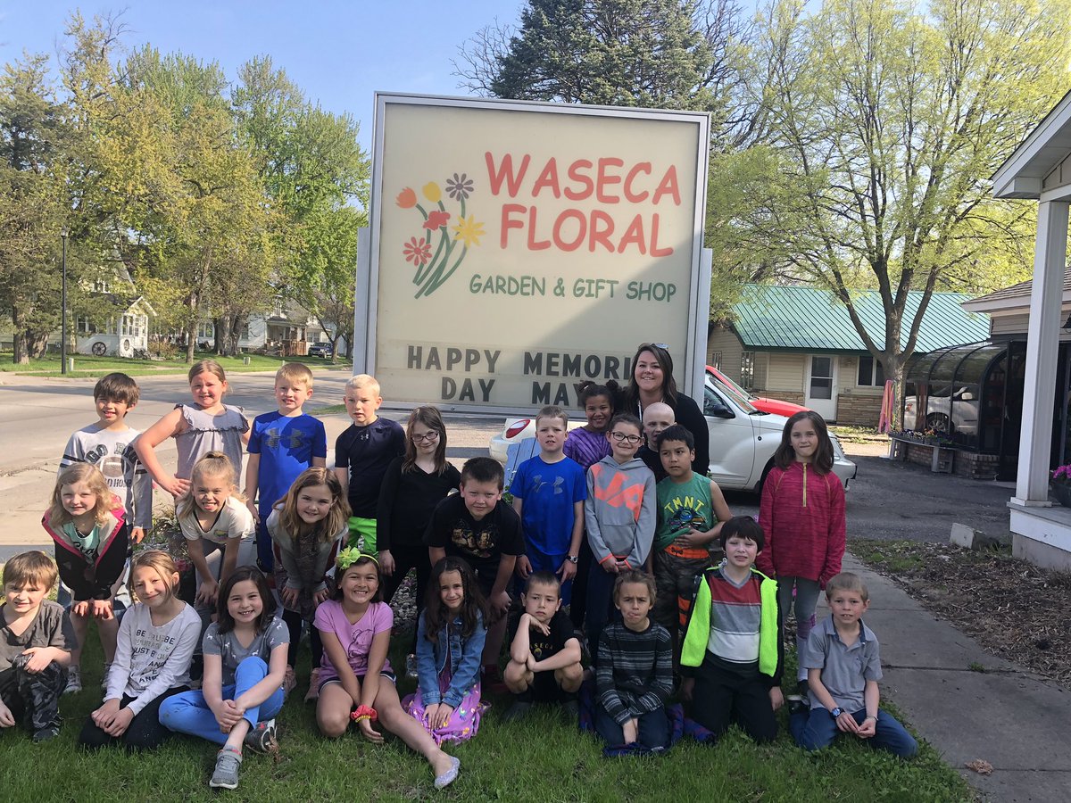 MsPeterson118's tweet photo. Field trip to Waseca Floral today was so fun! We ❤️ learning about plants! Thank you for the plant we got to take home! Also what a perfect day for it! https://t.co/TA4CFQOYjI