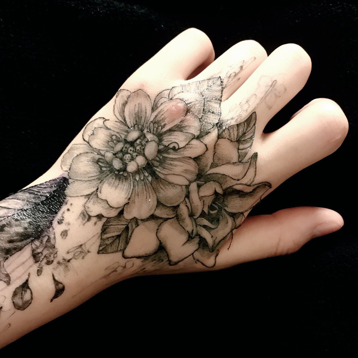 知海 Jagua Na Twitteru イベリス クチナシ 花言葉 心を惹き付ける 人を喜ばせる ジャグアタトゥー Jaguatattoo Tattoo 新宿歌舞伎町