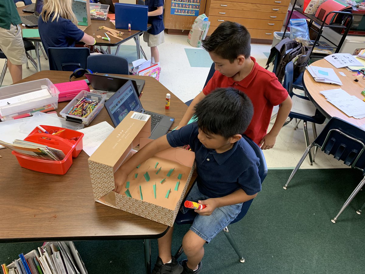 Perales1stgrade's tweet photo. First graders Collaborating, Communicating, Connecting, and Creating... just a few of the 6 Cโs Power Skills for College Readiness! #SanchezAISD #BLENDify https://t.co/2e165yIdZK