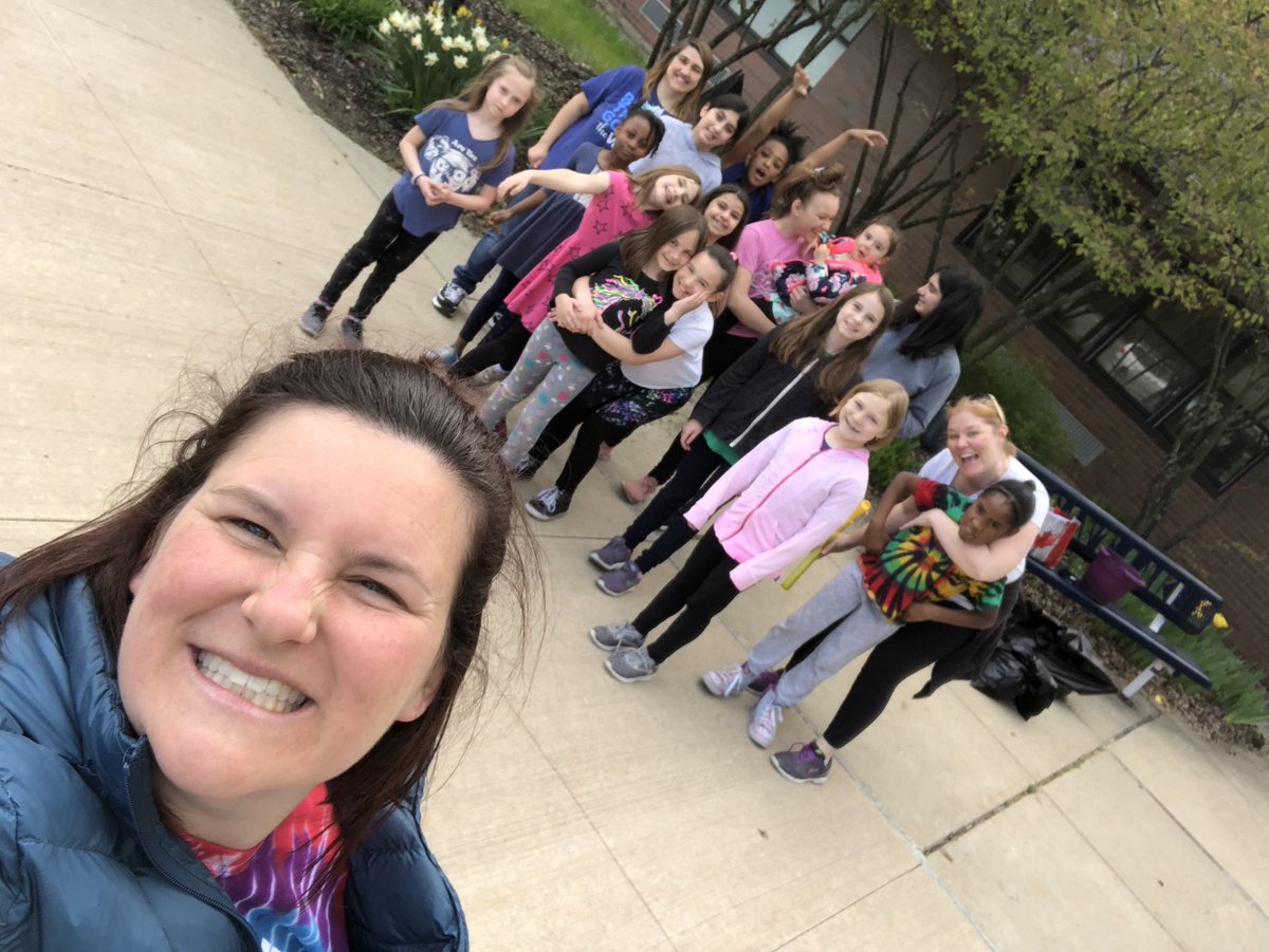 lkubs3's tweet photo. Girl Scout Troop 76318 got a jump start on the Spring Cleanup day!  #NayalMaktari #Pleasantlake https://t.co/8yvi00h34j