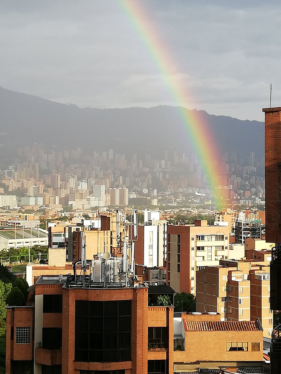pg_saavedra's tweet photo. A beautiful rainbow 🌈 over MEDELLÍN
#drpubliosaavedrareumatólogo #therheumatologydoctor #rheumatology #Reumatología #MEDELLÍN https://t.co/s30LcDzIKx