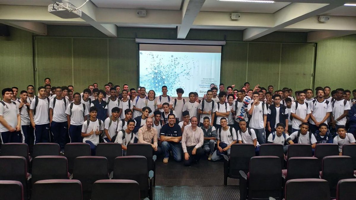 marcoalexsantos's tweet photo. Ontem palestrei para professores e alunos da CEAP, ONG que oferece, gratuitamente, cursos técnicos e profissionalizantes na região da Pedreira, zona sul de São Paulo. Falei sobre aceleração, impacto das tecnologias exponenciais e futuro do traballho. #GoGFT #GFTExponential https://t.co/tlo11X8cSo