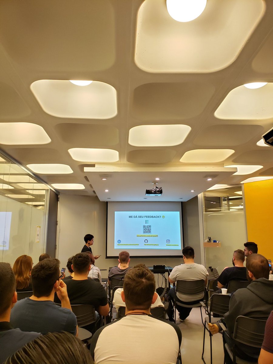 masisiliani's tweet image. Vue UI com @silcrana e @vuejssp! Tô curtindo demais o formato do meetup!
@vue #VueJS #vuecli #vueui