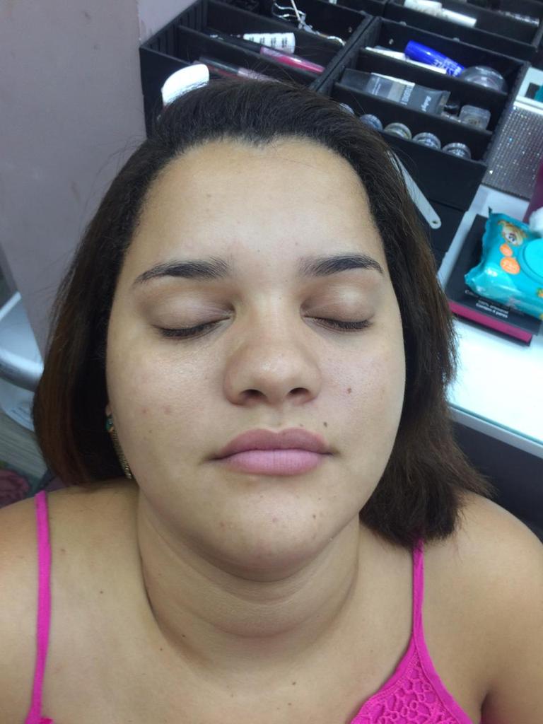 CKndesdepaula33's tweet photo. Mais um desafio de hoje ❤️
#makeupporamor
#pelebranca
#makebafo https://t.co/PogasqLVZr