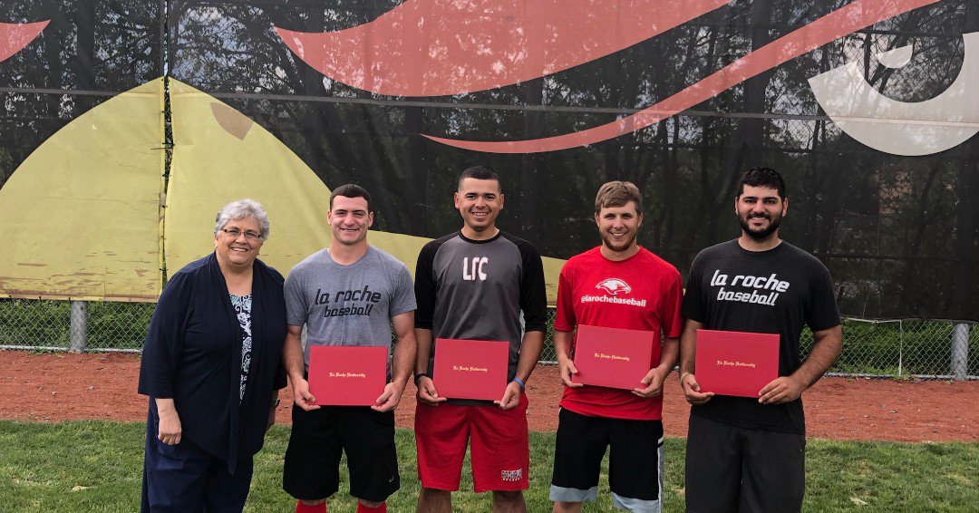 larocheuniv's tweet photo. AMCC champs ✅
La Roche University grads ✅ 
Next stop: the NCAA Division III Regional game on Friday #GoRedhawks ⚾ https://t.co/8QccSgWJcu