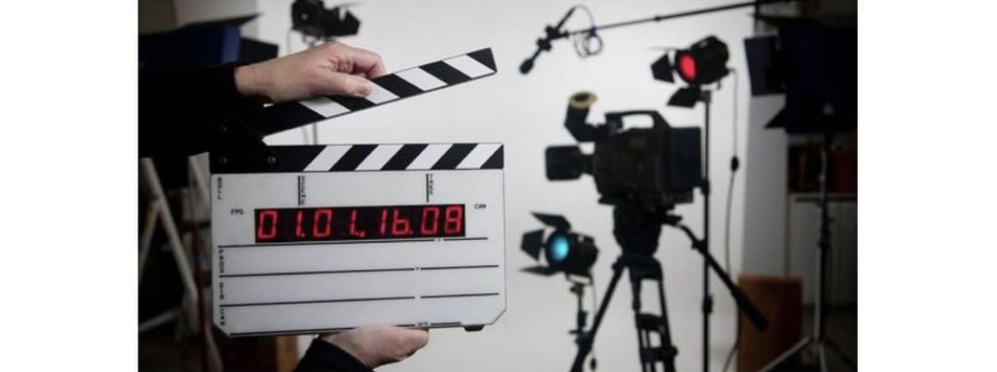 Luces, cámara…¡acción! 🎬

<a href="/lolo_andco/">Loló & Co.</a> 

#lolóandco #set #acción #rodaje #talento #talentmanager #talentmanagement #actor #actriz #actuación