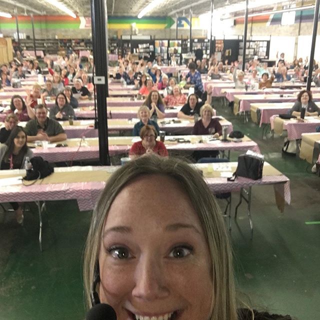 I’m at #notionscommotion2019! Teaching these fantastic creatives more about blending with #spectrumnoir TriBlend alcohol pens!