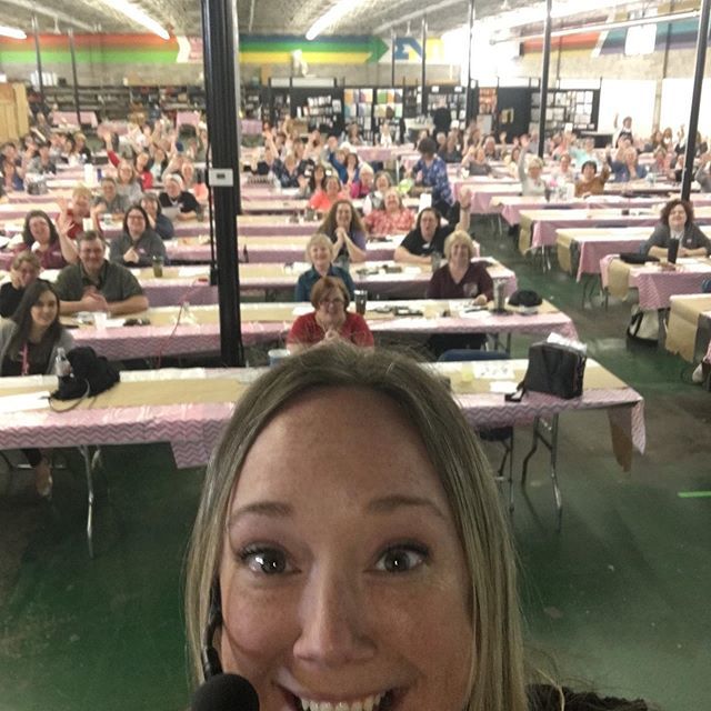 I’m at #notionscommotion2019! Teaching these fantastic creatives more about blending with #spectrumnoir TriBlend alcohol pens!