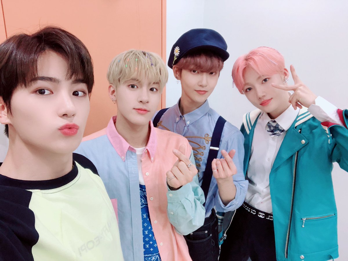 ChristmasSnow7's tweet photo. IDOL TALK TV๐บ-M.S.G LIVE๐ถ#THEBOYZ #BloomBloom @Creker_THEBOYZ @WE_THE_BOYZ @msg_idol #ALLTHEKPOP #MSG #MUSIC_STAGE #TMI https://t.co/BAGCy9oJne
