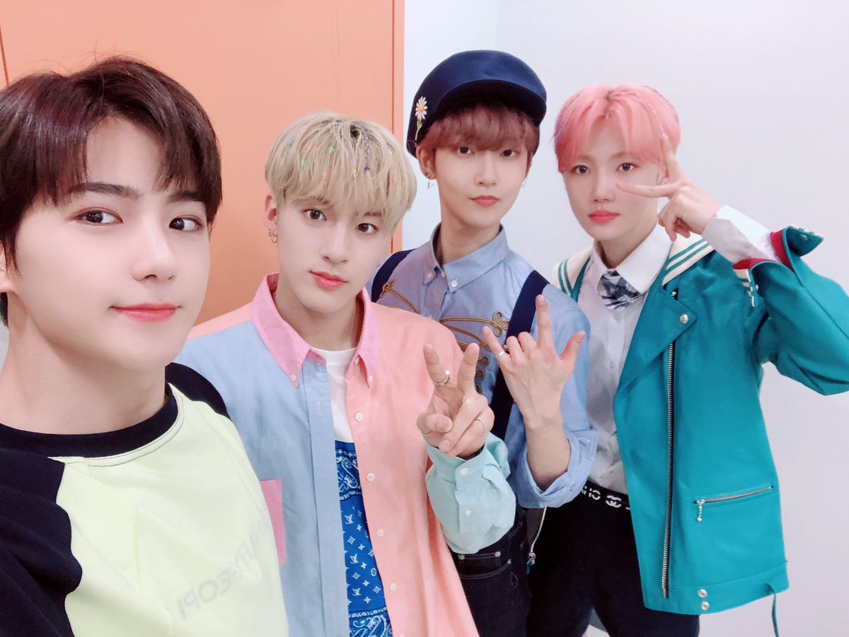 ChristmasSnow7's tweet photo. IDOL TALK TV๐บ-M.S.G LIVE๐ถ#THEBOYZ #BloomBloom @Creker_THEBOYZ @WE_THE_BOYZ @msg_idol #ALLTHEKPOP #MSG #MUSIC_STAGE #TMI https://t.co/BAGCy9oJne