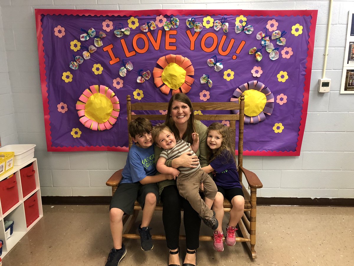 MrsMindigo's tweet photo. What a great morning celebrating Mommas and reading and writing growth in Kindergarten today! They did a fantastic job serving their moms breakfast and sharing their hard work! Everyone had the biggest smiles! I had to sneak in a picture with my three in the photo booth, too! https://t.co/njY7mzri4j