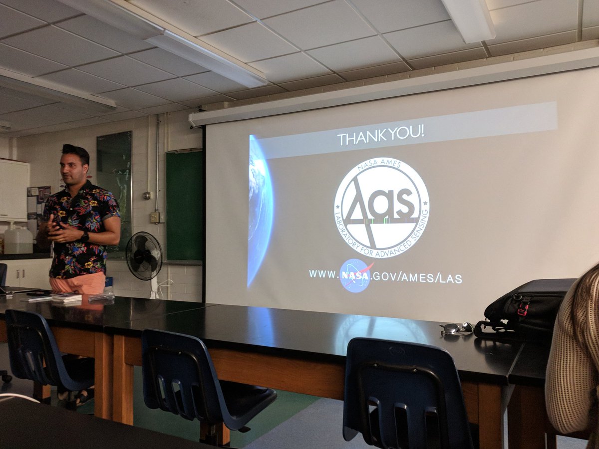 anngawel's tweet photo. Late post: Very cool talk by @DrVedC at the @UOGTriton Marine Lab about imaging underwater seascapes from above. #MiDar #NeMOnet #Fluidcam https://t.co/MR0dqMMZyf https://t.co/tRuFpbmJTs