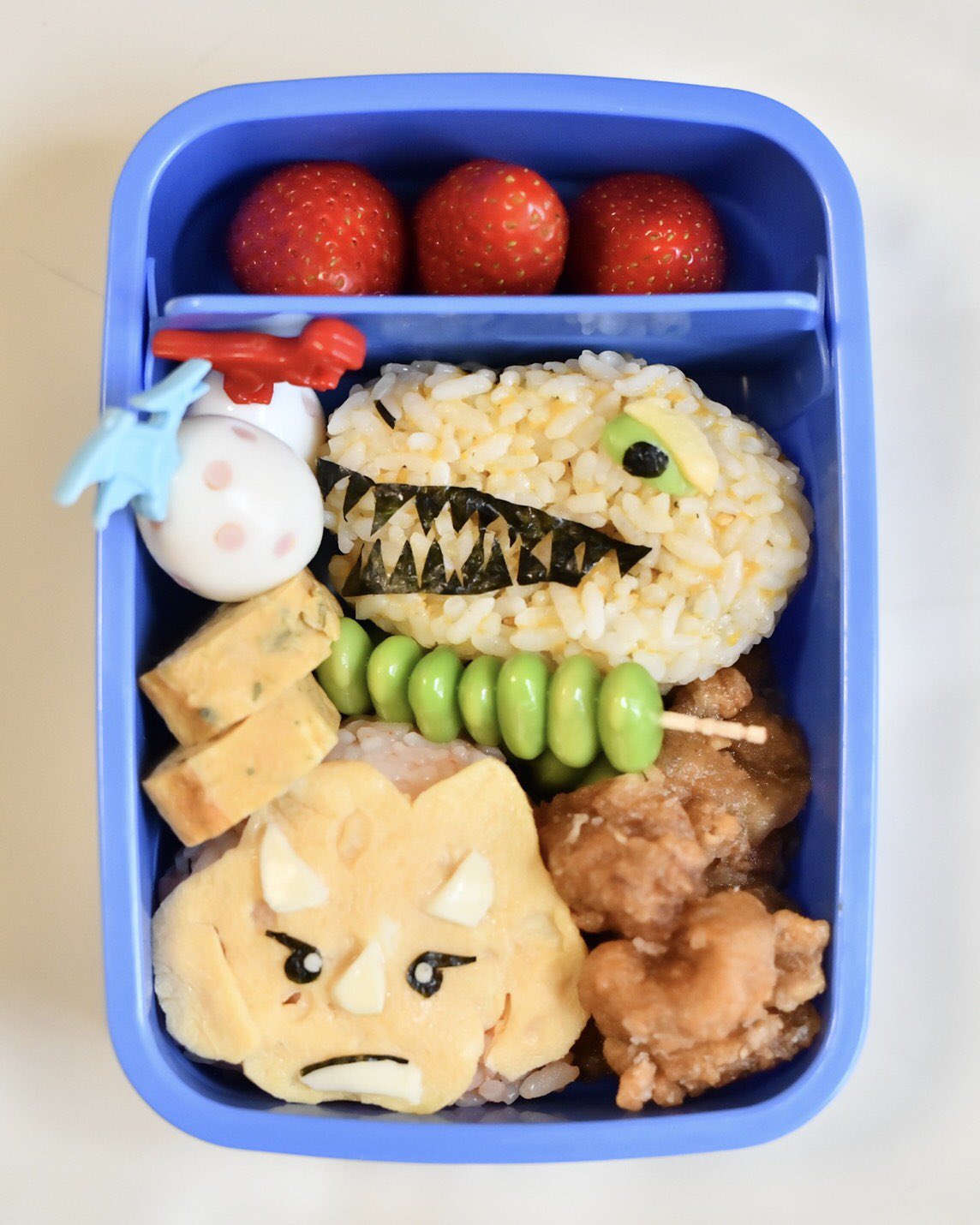 ネロネロ 撮影スタジオ経営 ももちゃん遠足という事で流行りのキャラ弁 恐竜大好きなももちゃんなので恐竜弁当です もちろん何かわかりますよね なんてももちゃんが わからなかったらショックすぎますがきっと帰ってきたらテンションmaxで帰って