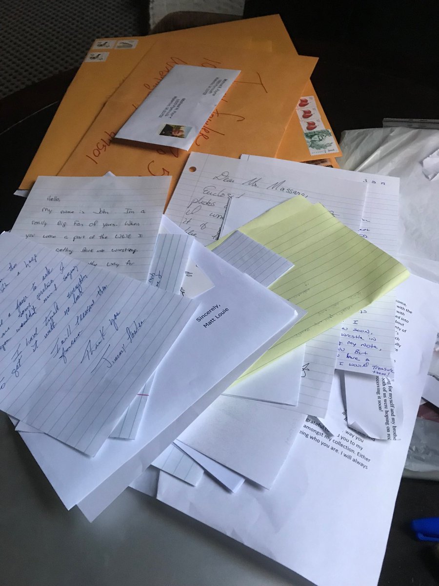 ashleymassaro11's tweet image. Just answered a ton of fanmail so you guys should be receiving them soon! Love ya punx🤘🏼🖤