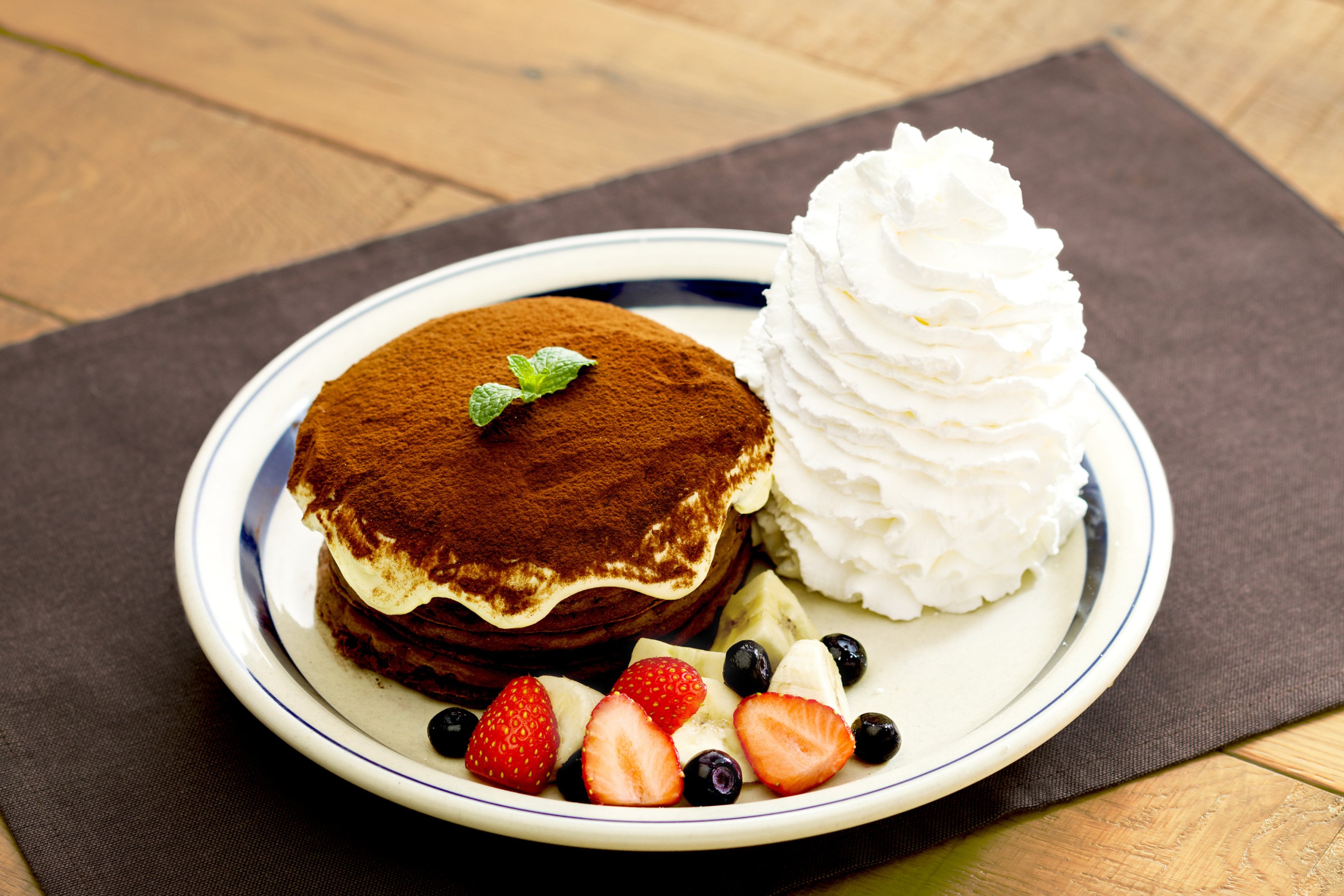 Eggs N Things Japan 本日より エッグスンシングス 梅田茶屋町店限定の ココアティラミスパンケーキ が販売開始 梅田茶屋町店は他にも ベリーベリーパンケーキ ショコラバナナパンケーキ を店舗限定としてご用意しております どれにしようか迷っ