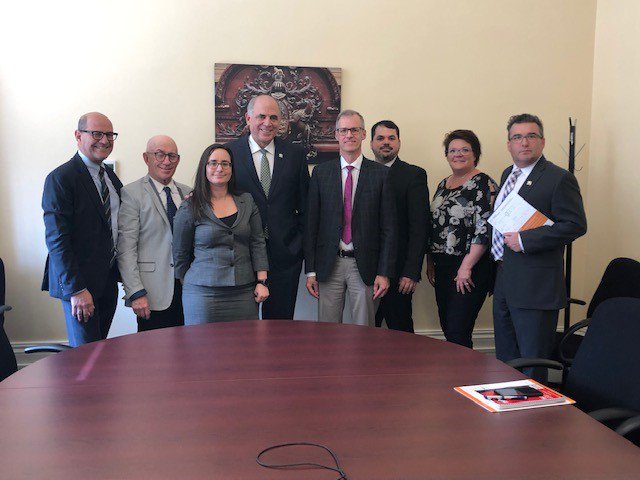 oncopole's tweet photo. L’@oncopole participait aujourd’hui à la Journée de sensibilisation sur l'importance de l'accès aux nouvelles thérapies dans le cadre de traitement du  #cancer. L’équipe rencontrait à cette occasion, le député Sylvain Gaudreault et M. le Ministre Fitzgibbon avec @CoalitionCancer https://t.co/DxGlMTza0x