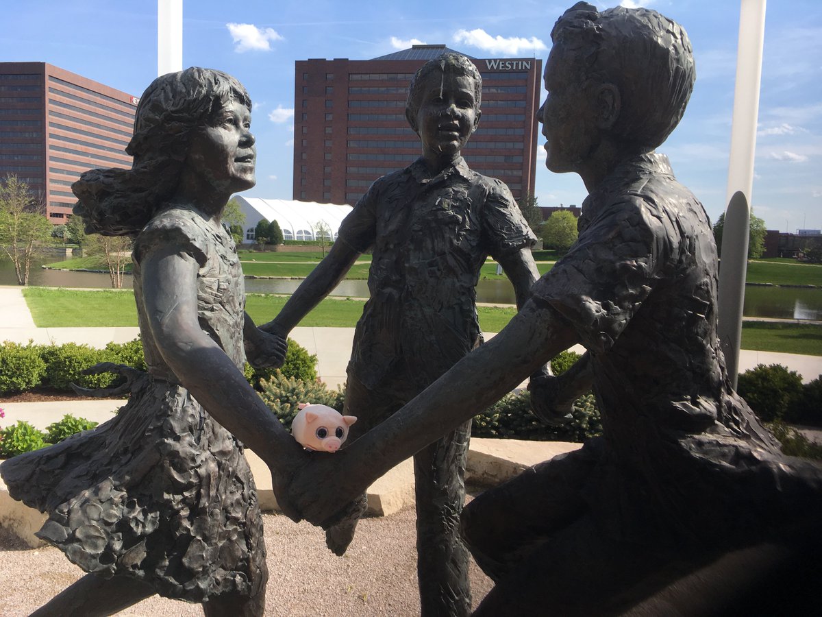 DrPegthePed's tweet photo. Just hanging with the AAP Kids at @AmerAcadPeds on a beautiful spring day. #Oinkforkids #SNHPP https://t.co/BMRfkJC0lo